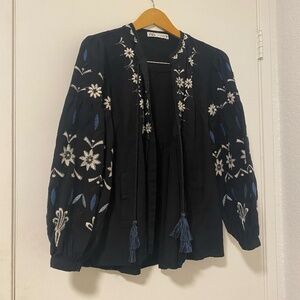 Embroidered floral light jacket with tassels.